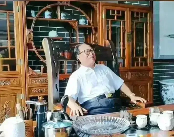 江泽民的特型演员卯秋民

这是特型演员卯秋民向海安市新声代歌手代赛祝贺的视频截图