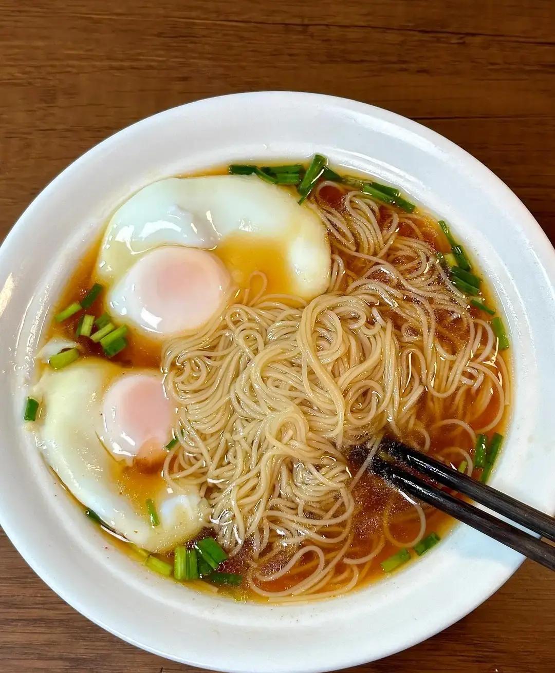 我真的服了我老公
不管下班多晚，
进门第一件事不是歇着，
硬是要扎进厨房给全家做