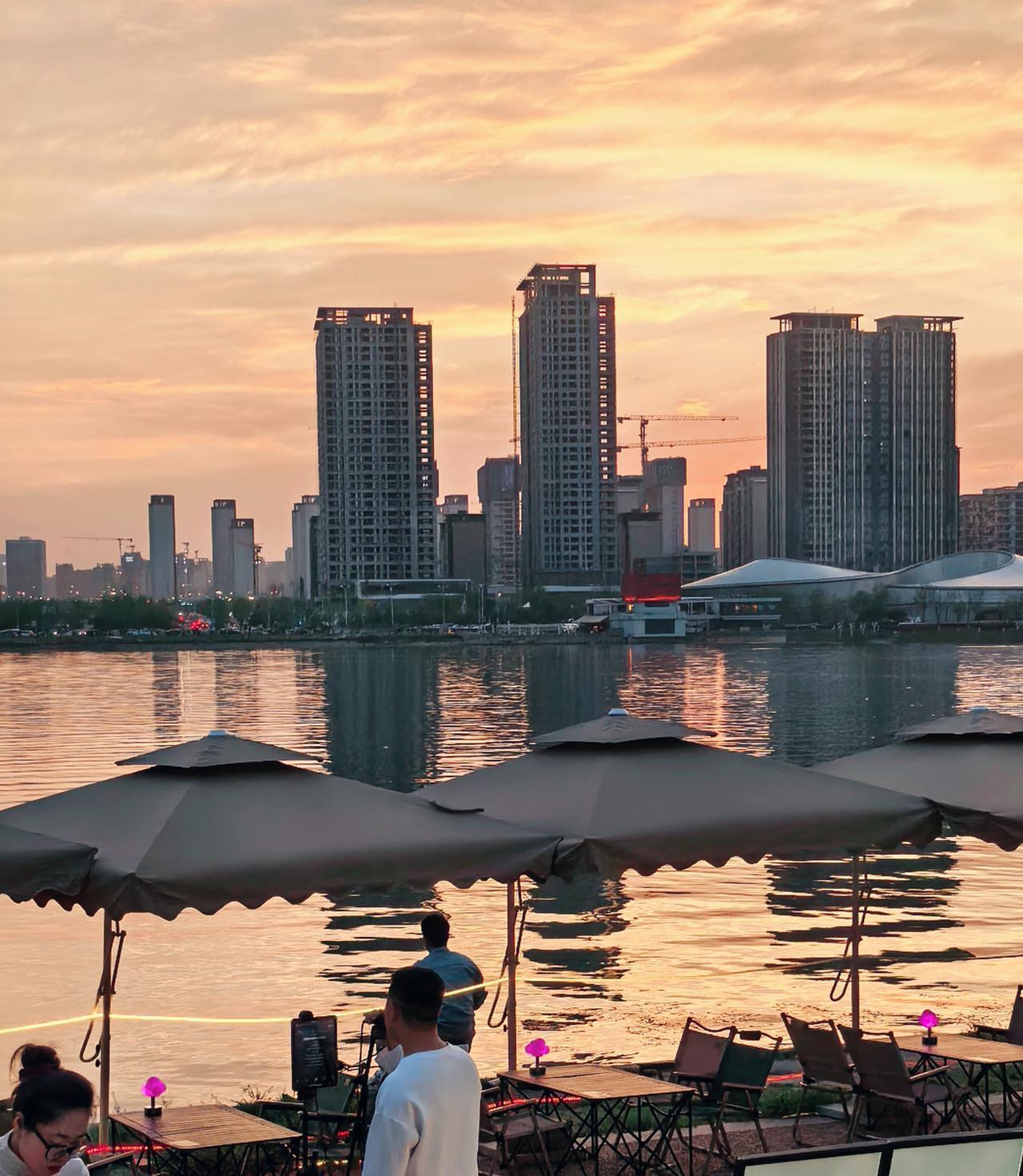 城市浪漫的天花板，今天晚霞是橘子味道。