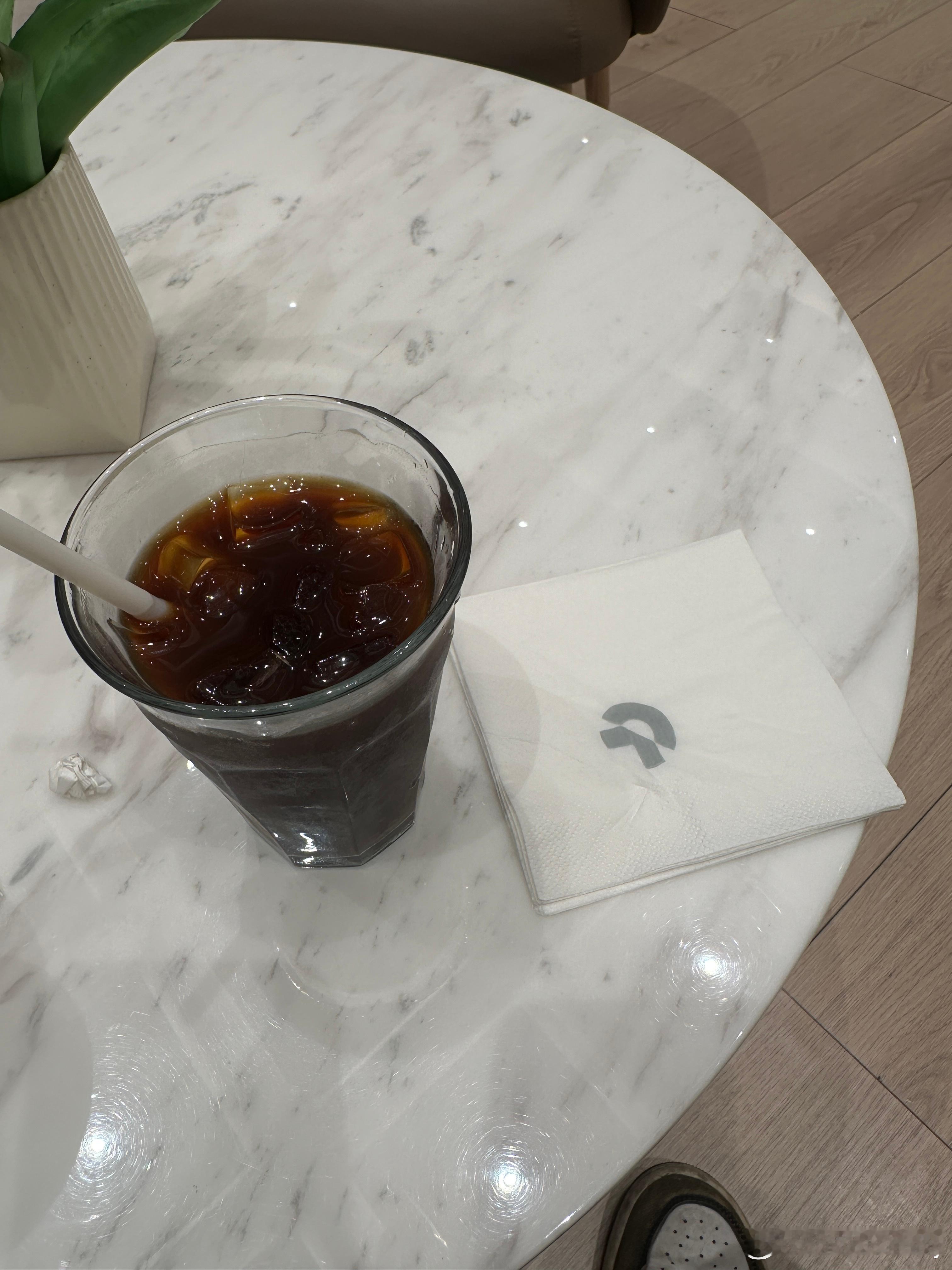 带朋友来蔚来牛屋喝咖啡惊奇的发现现在已经不送饼干了成本控制体现在方方面面加电⚡️