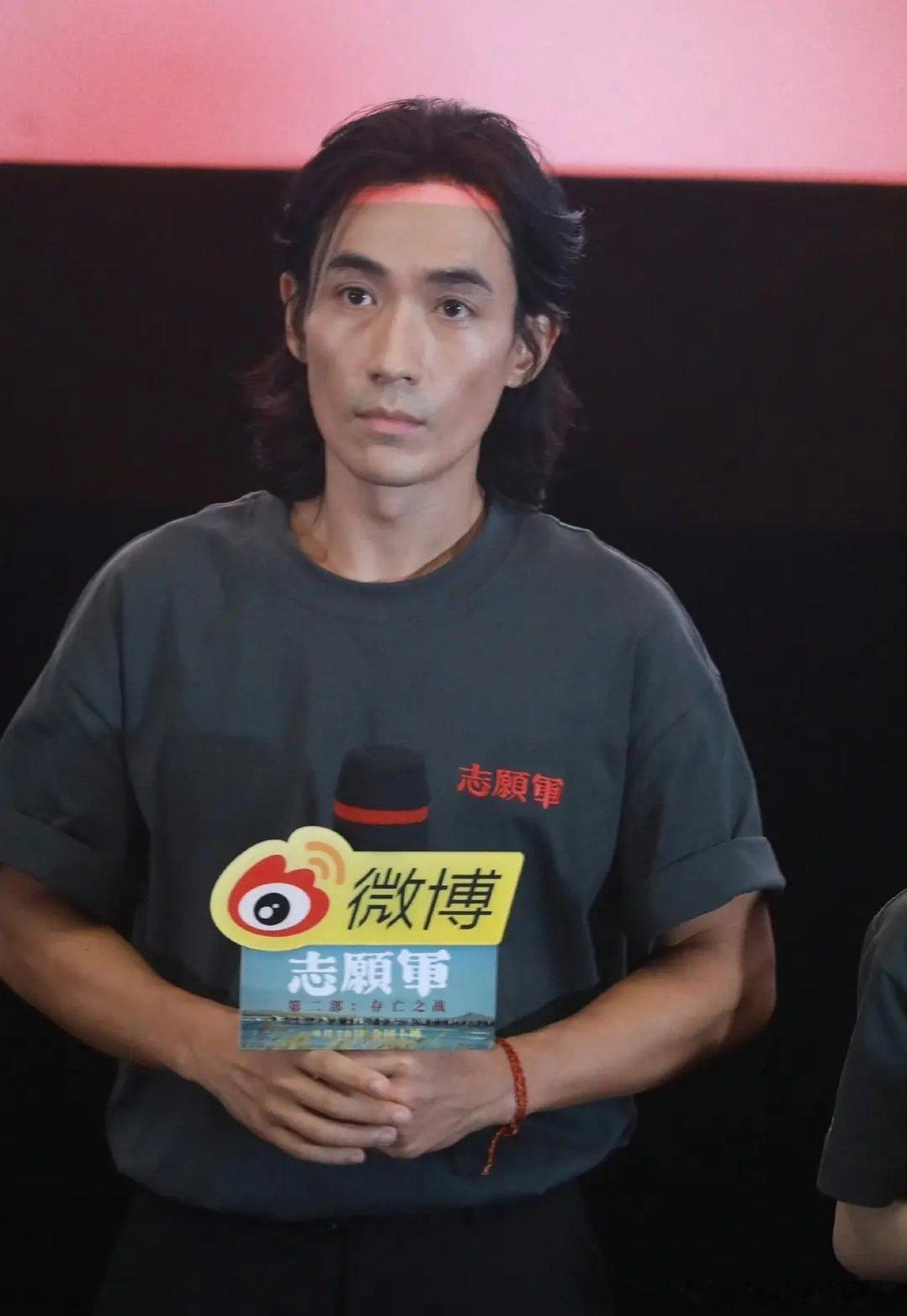 😐剧情上朱一龙和张子枫他俩是兄妹？是在难以令人信服～ ​​​