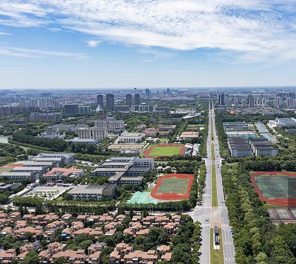 上海规模最大的大学城就是松江大学城，坐落在松江新城西北角，占地大约8000亩，约