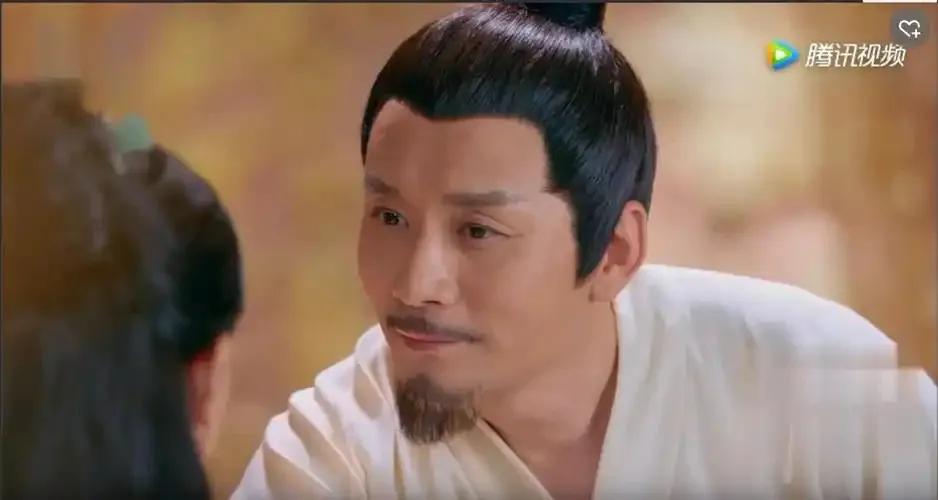 罪魁祸首就是大魏的皇帝，猜忌定北侯有反心，就不顾之前的单骑救驾之功，非要粗暴的解