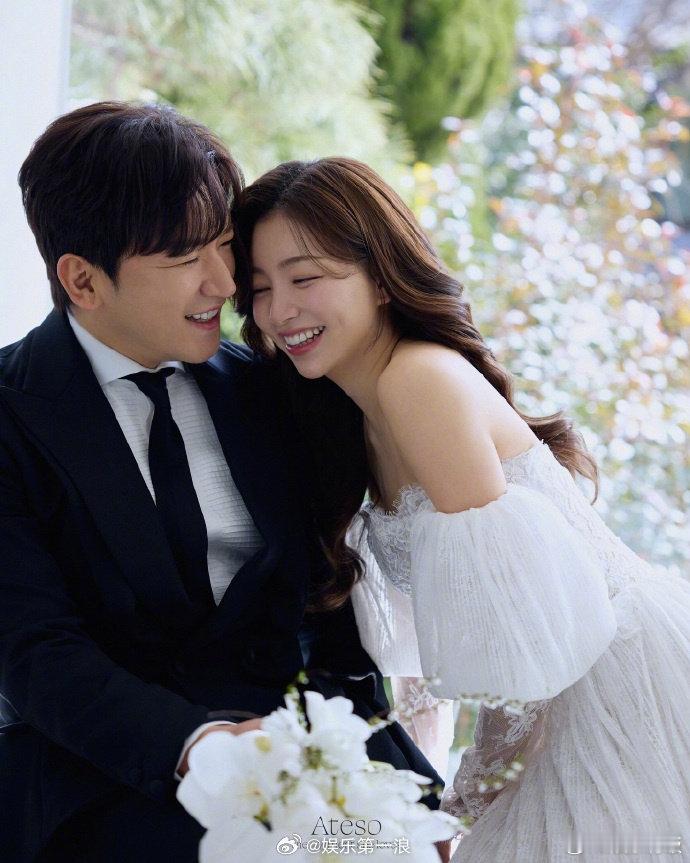 李玟雨结婚照李玟雨婚纱照 韩国神话组合成员李玟雨晒出甜蜜婚纱照，温柔幸福的状态藏