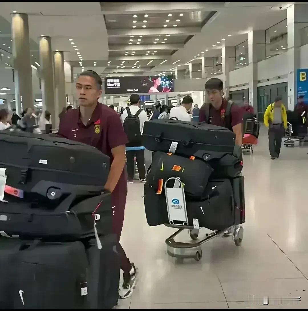 为什么中国少年时期的足球队能和强队韩国队打个半分秋色，而到了成年男子足球队，就会