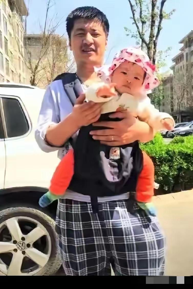 查完张雪峰留下的安排，真的直接看破防了。


没有豪车名表，没有奢靡排场，他把心