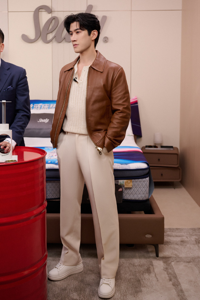 十日终焉官宣李治廷李治廷转发十日终焉  李治廷转发十日终焉，一整个期待住这个新角