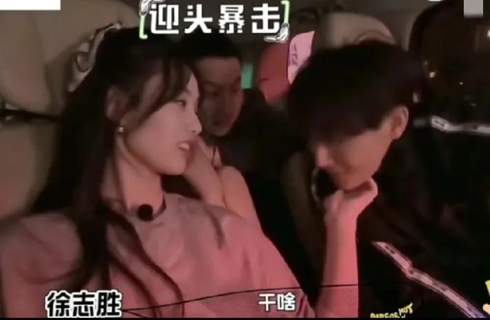 黄子韬太让人意外了！
7月21日，黄子韬与徐艺洋官宣以后真的是太甜了，在节目上徐