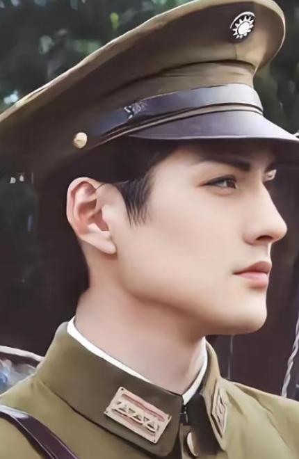 2000年，21岁的严屹宽被上海一个富婆看上，富婆提出用1个亿包养他，日后不用努