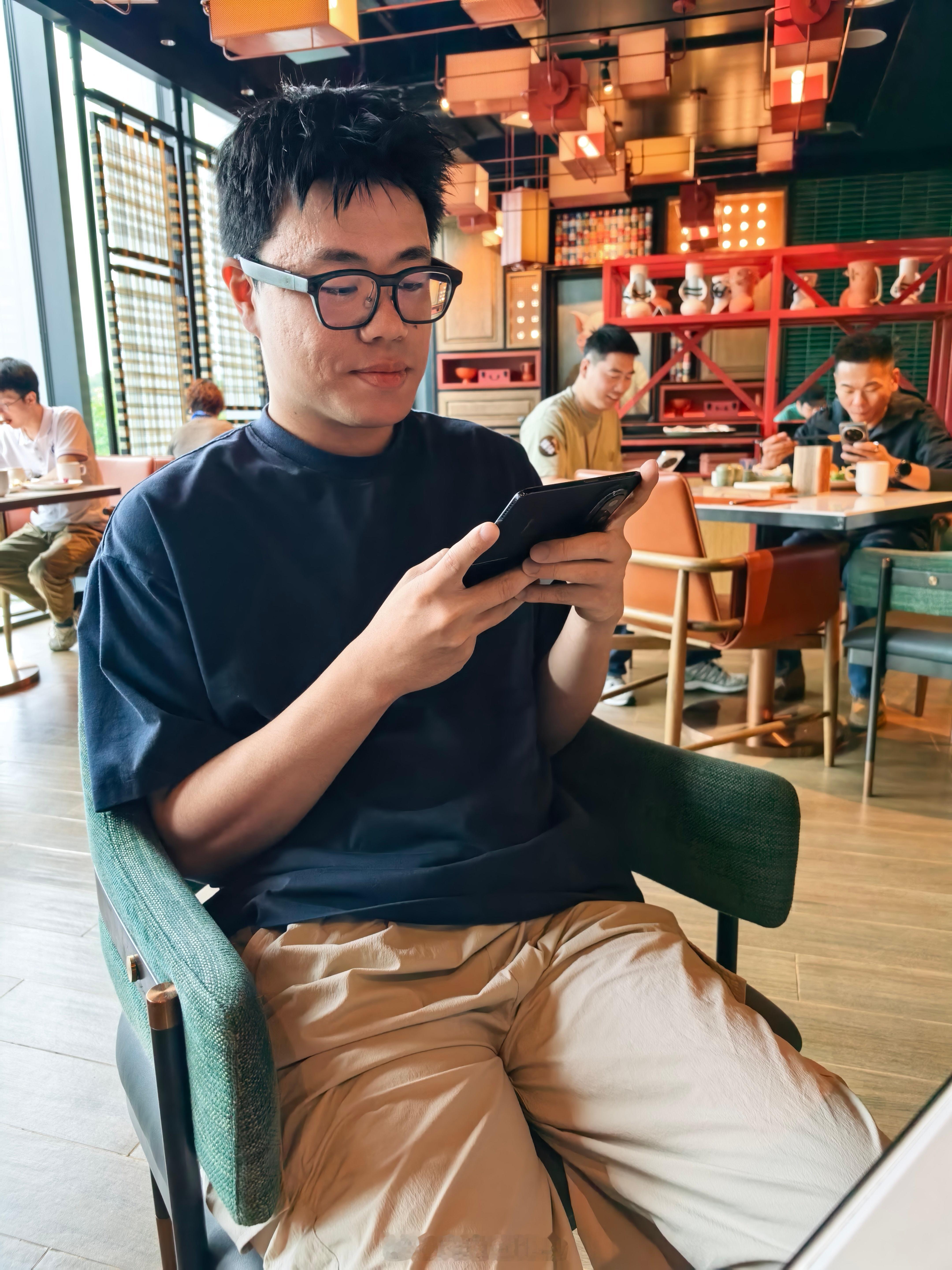 鸡鸡也买了阔折叠，他说现在有点用不回普通手机，感觉直板都是遥控器我主要使用场景：