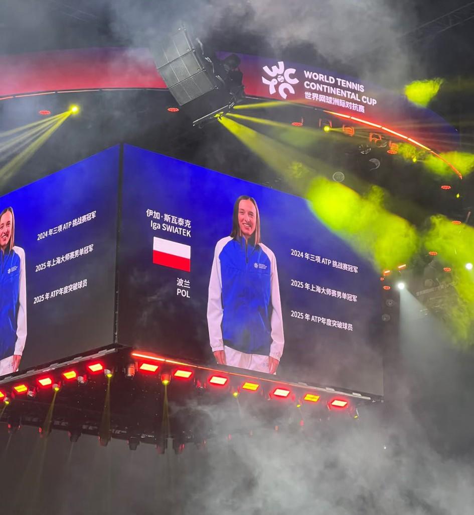 深圳WTCC洲际对抗赛上，球员的资料被挂错，说斯瓦泰克是上海大师赛男单冠军，说她