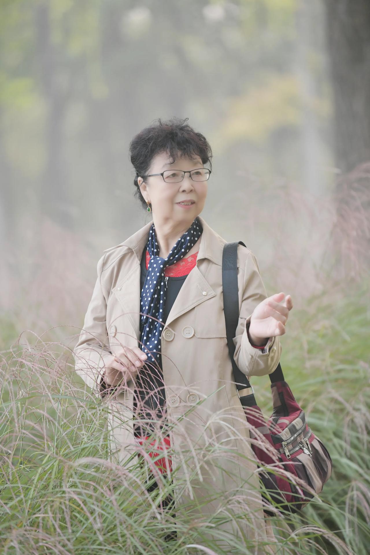秋天，云雾弥漫的早晨，拍摄于植物园。#晚秋美景抓拍# #原创摄影野拍#