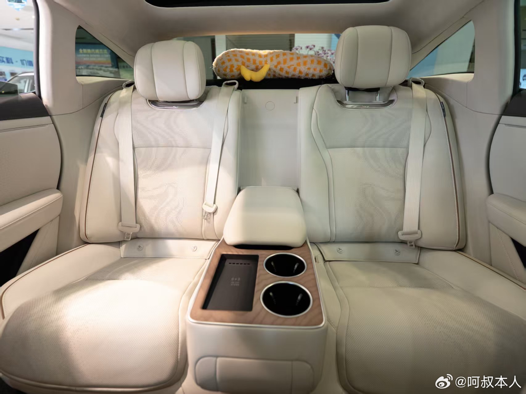 丰田铂智7实车全面到店 这两天路过丰田的时候我已经看到了，看完实车再回头想想它的