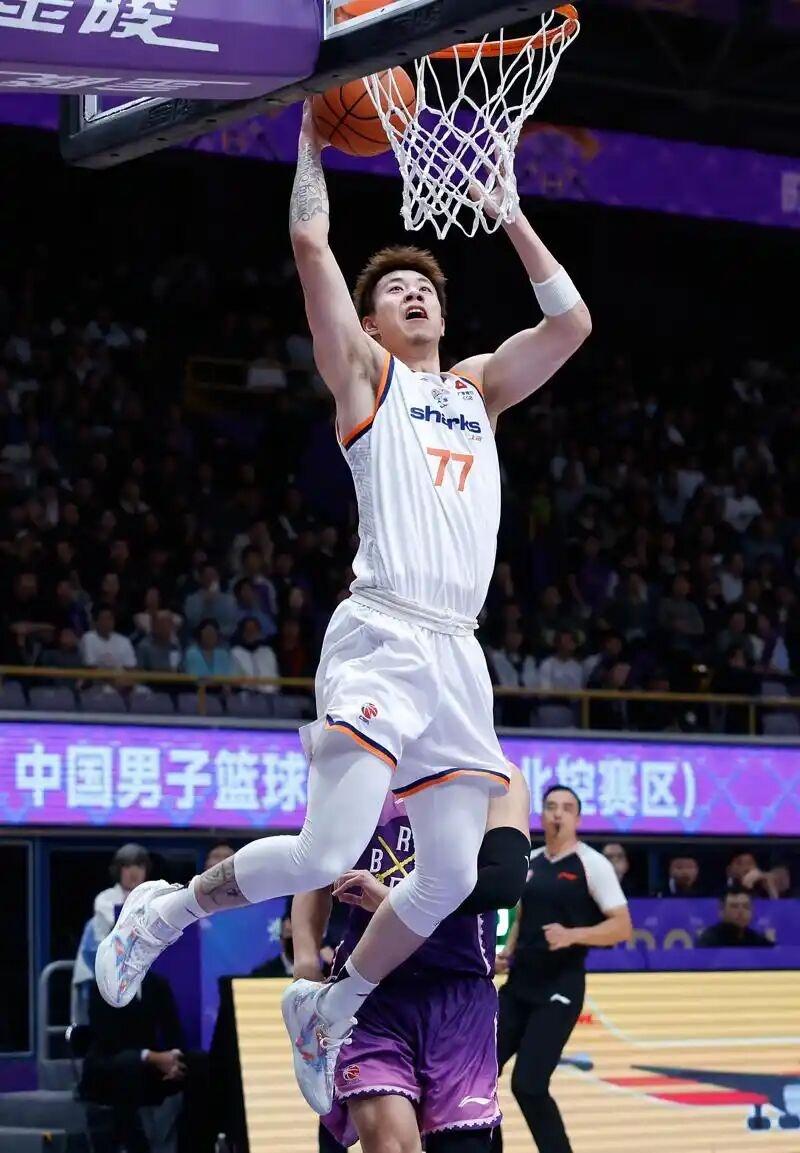 奔着MVP去了！辽宁旧将官宣签约李宁，新赛季一开打张镇麟就火力全开！
揭幕战上脚