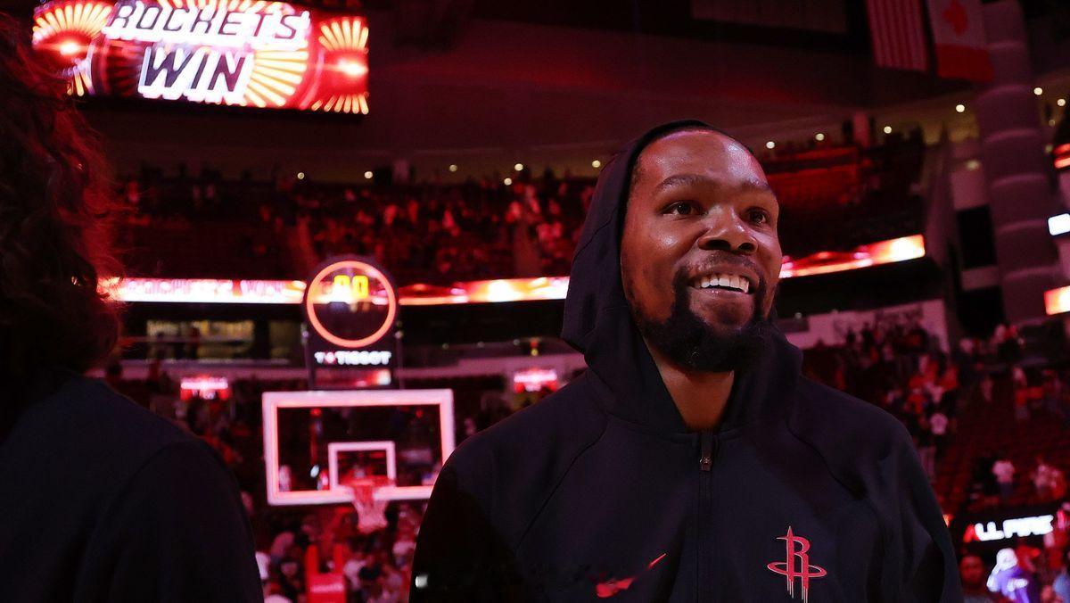 杜兰特在NBA职业生涯总得分榜上排名第八（30571），如果本赛季至少得到990