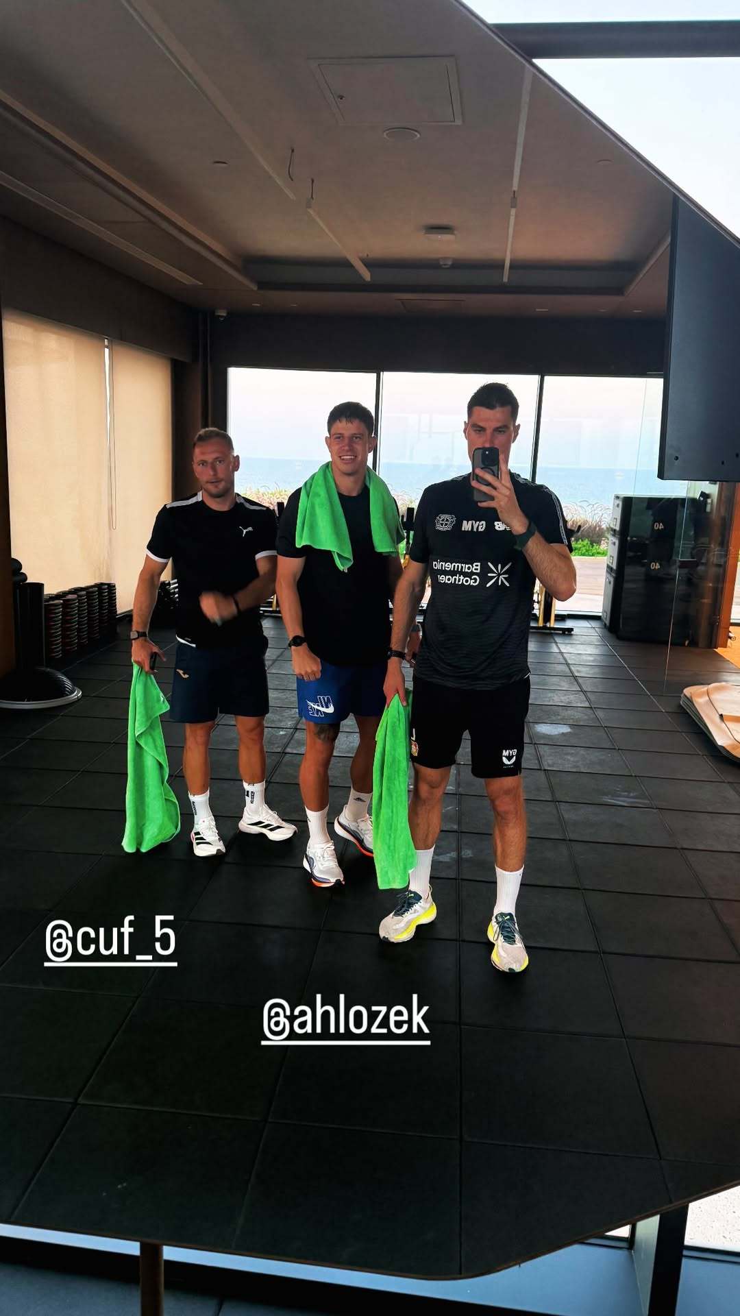 🤩你的哥哥突然出现！🏋️希克：与好兄弟相约健身房当然要穿药厂定制GYM训练服