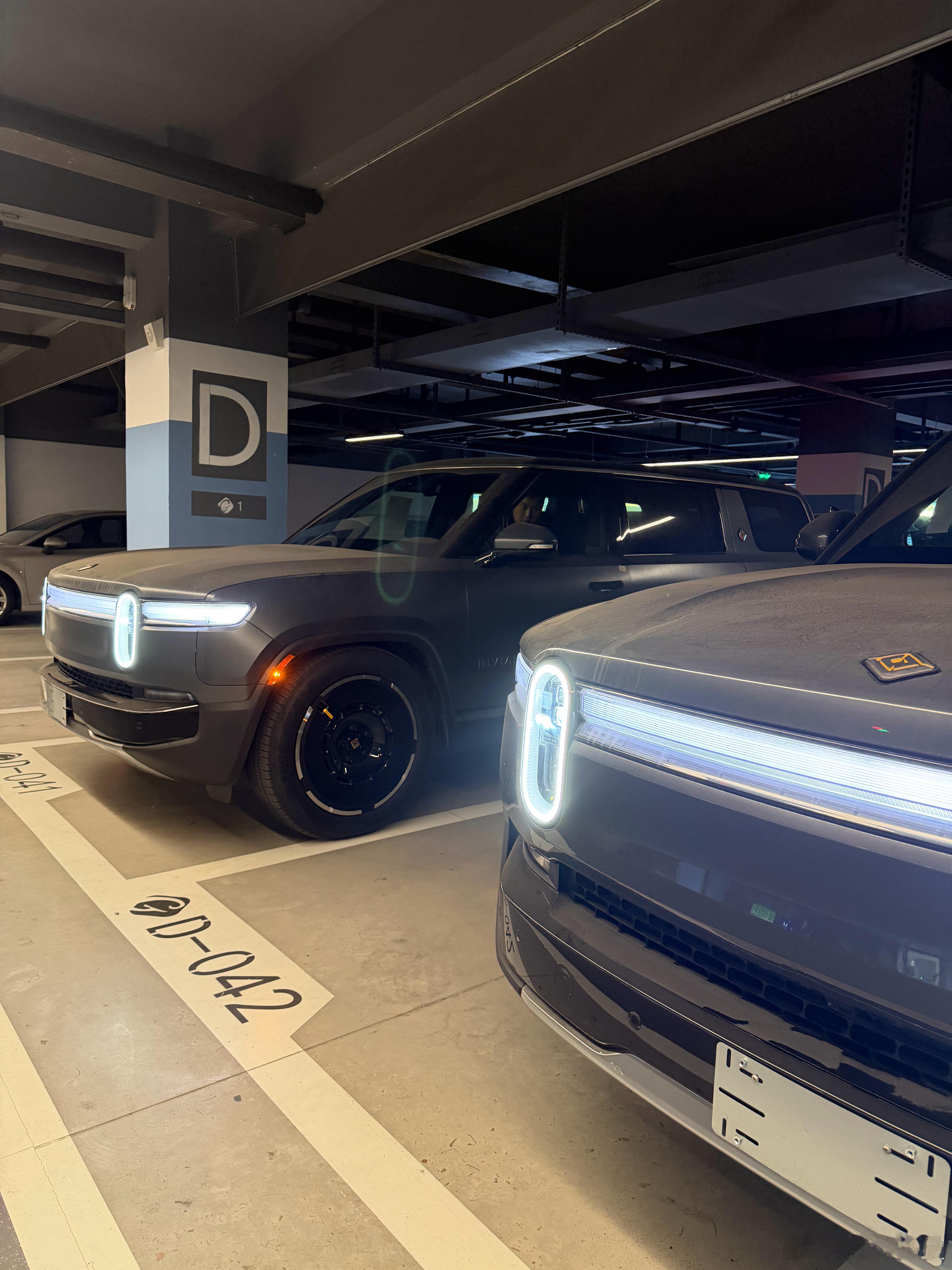 全国唯二的两部Rivian R1S 