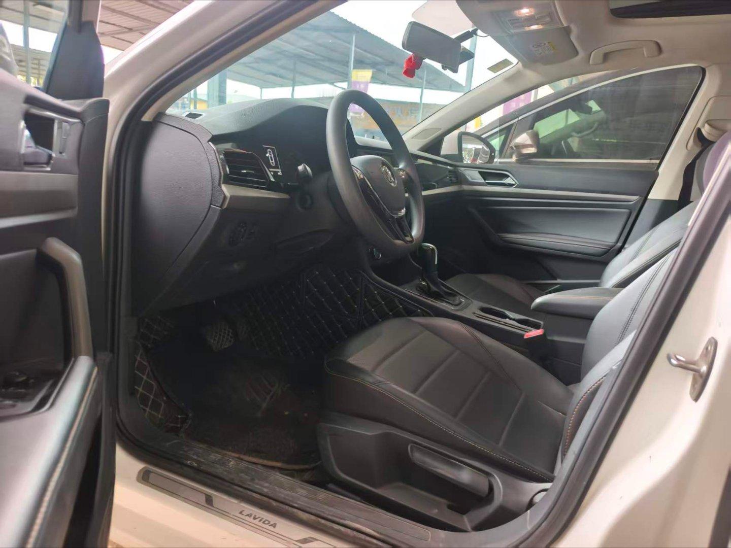 2019年8月上牌大众朗逸Plus，1.5L自动挡带天窗精品代步车！个人一手车，