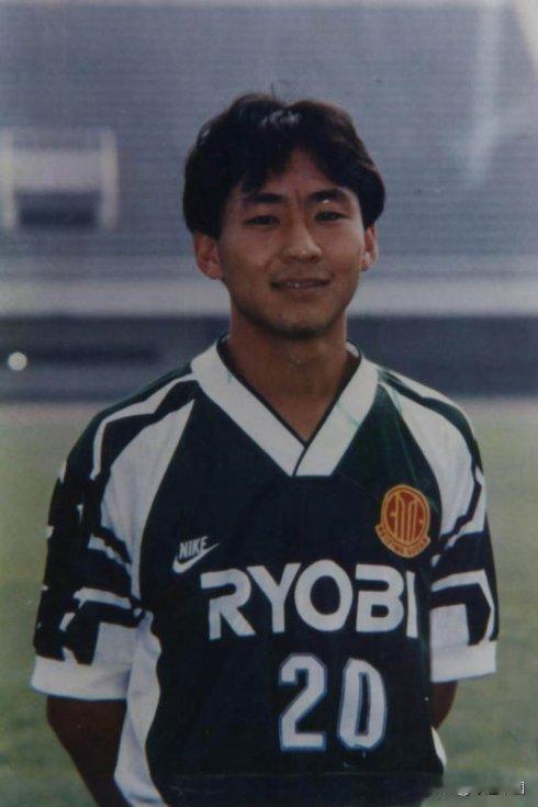 球员生涯里，南方身披国安20号球衣，以灵活的跑位、敏锐的门前嗅觉著称，与高峰、高