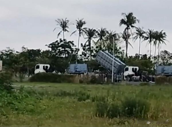 3月28日，台海军“海锋大队”机动反舰导弹发射车，突然出现在台东市海滨公园，引起