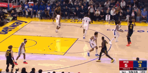 勇士进攻又一个失误！！ 