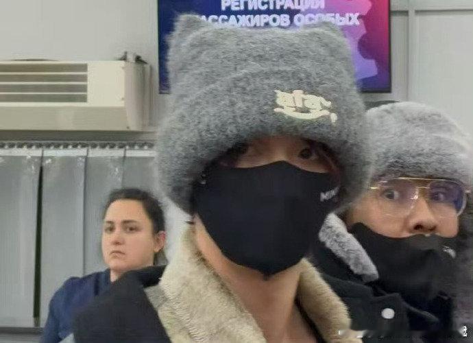 时代少年团机场回国时代少年团俄罗斯回国机场路透  时代少年团从俄罗斯回国，机场路