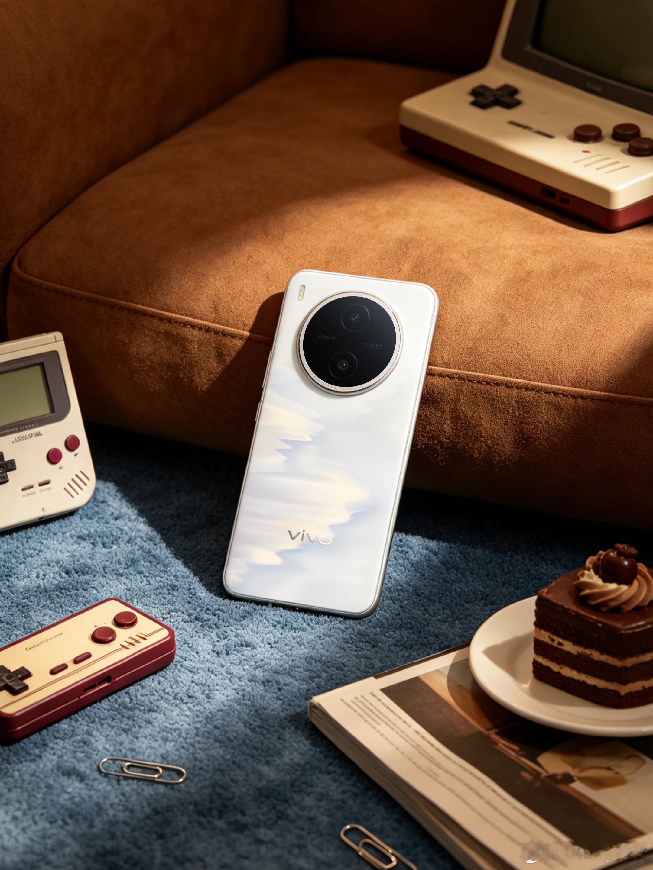 本来对Y600 Pro的配色没抱太大期待，结果这个白金色还挺让人眼前一亮的不是那