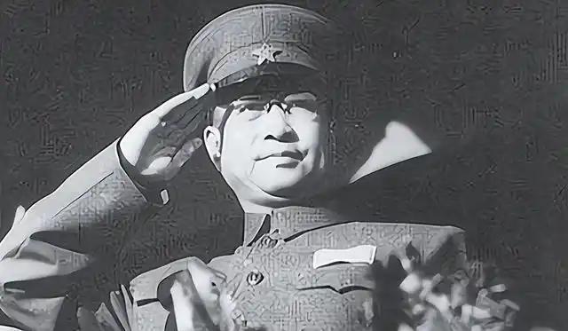 陈赓将军脸色红润，天资英绝，气质豪放，望而知之为大器。将军一生胸无羁绊、禀性卓迈