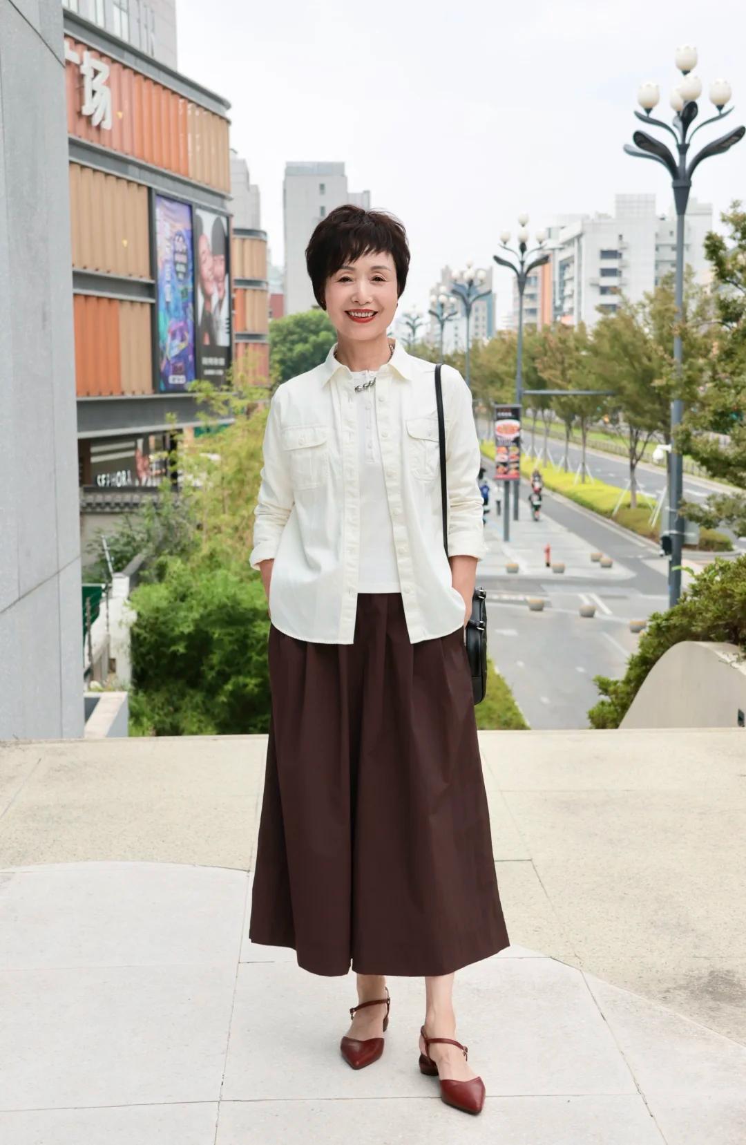 63岁博主早春穿搭｜大龄女性也能优雅出圈✨

真的被这位63岁博主：虎外婆的这套