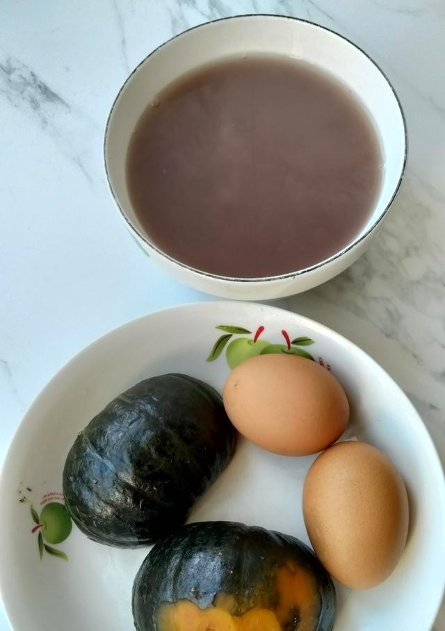 51岁才活明白，什么大富大贵都是虚的，安稳才是王道。假期外面全是人，我在家喝粥吃