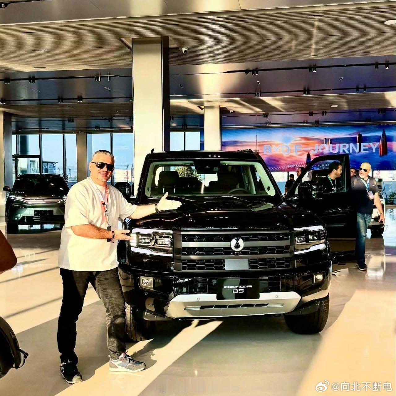 海外出口的腾势和方程豹品牌，全部归为腾势。方程豹豹 5，海外版命名为腾势 B5。
