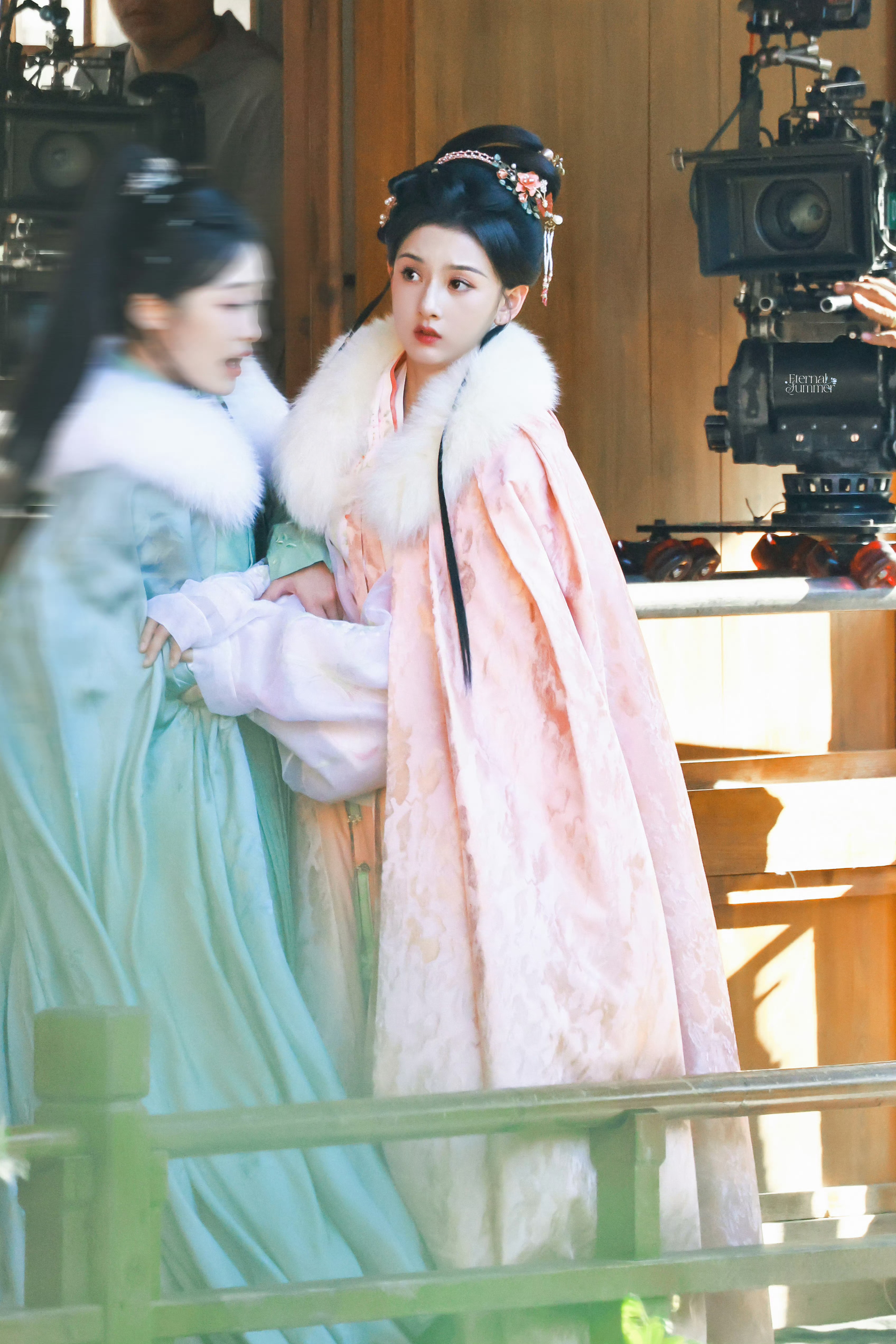 软糯糯的粉斗篷[可怜][可怜][可怜]宋祖儿 《表妹万福》甄嘉芙（等图多点做盘点