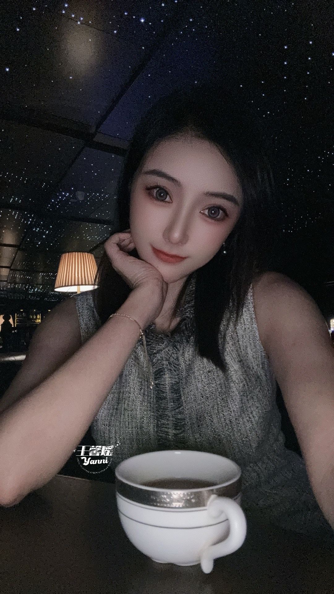 #热门美女##瑶瑶日常# -如果两个选择都不是，那一定有第三个答案。 ​​​