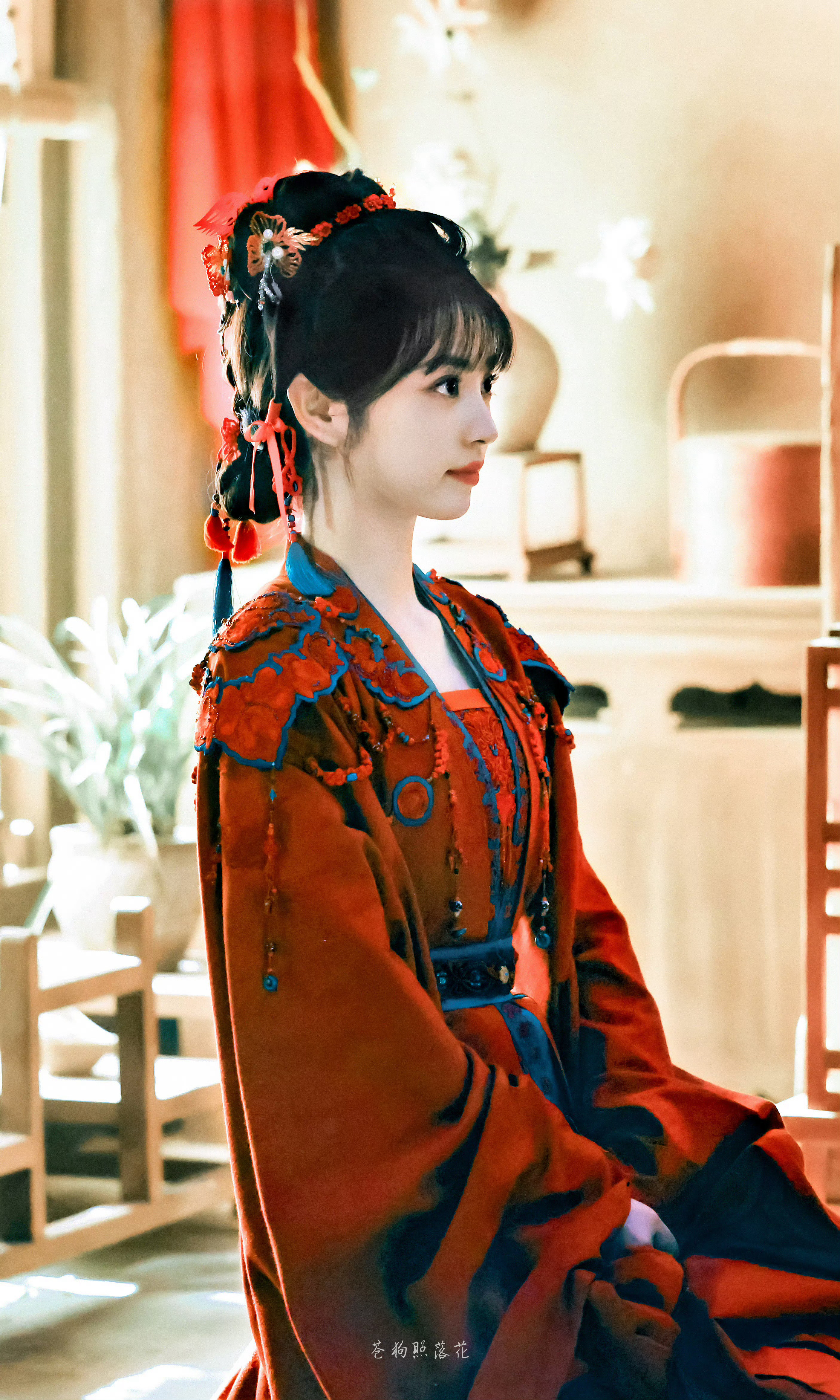 恭喜田曦薇第一位双平台破万女演员影视实绩再加一田曦薇第一位双平台破万女演员