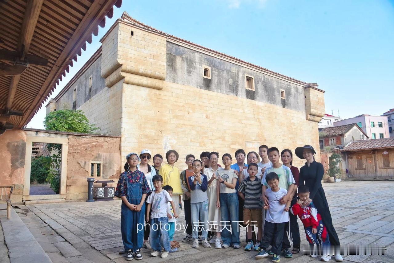 “泉港一日定制旅拍亲子团”
第五站：打卡黄素石楼，品尝泉港第一小吃--浮粿，最后