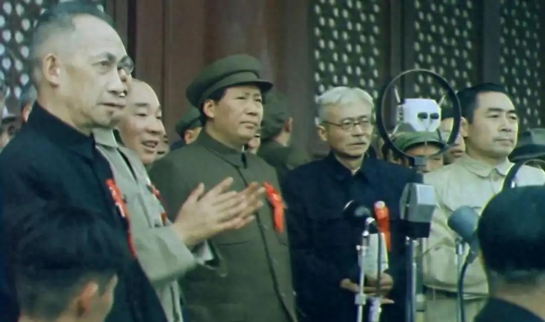 建国初西方记者质疑废除清朝条约，毛主席面对质问作出巧妙回应引发深思
1949年1