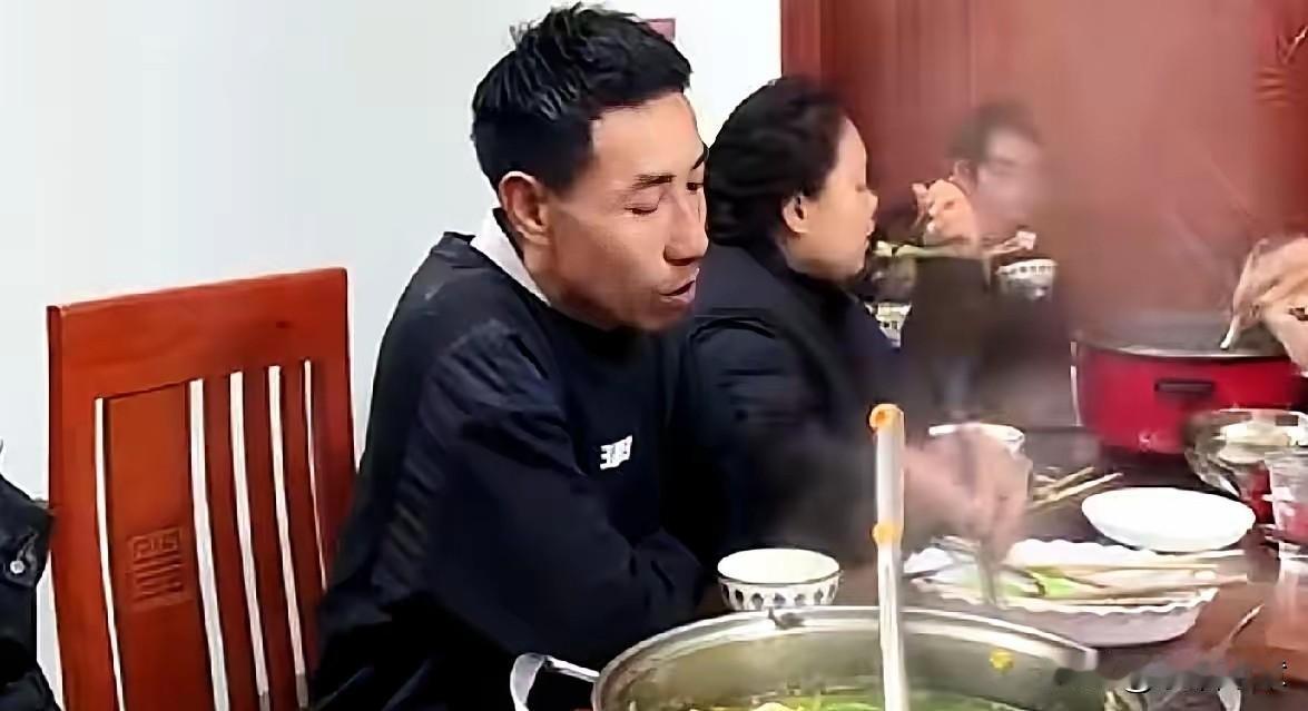 老婆把爹赶出家门，反而想塞给外人养？离谱，更离谱，一双儿女装聋作哑，还想截胡现成