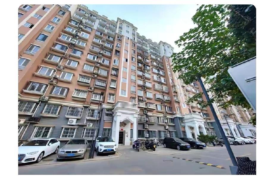 今明两年，手里有两套房子的可得注意了，有三大麻烦要来。
首先是持有成本涨了。物业