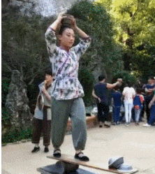 专注于一件事，把这件事做到极致，那你就超过大部分人了。

人的精力是有限的，


