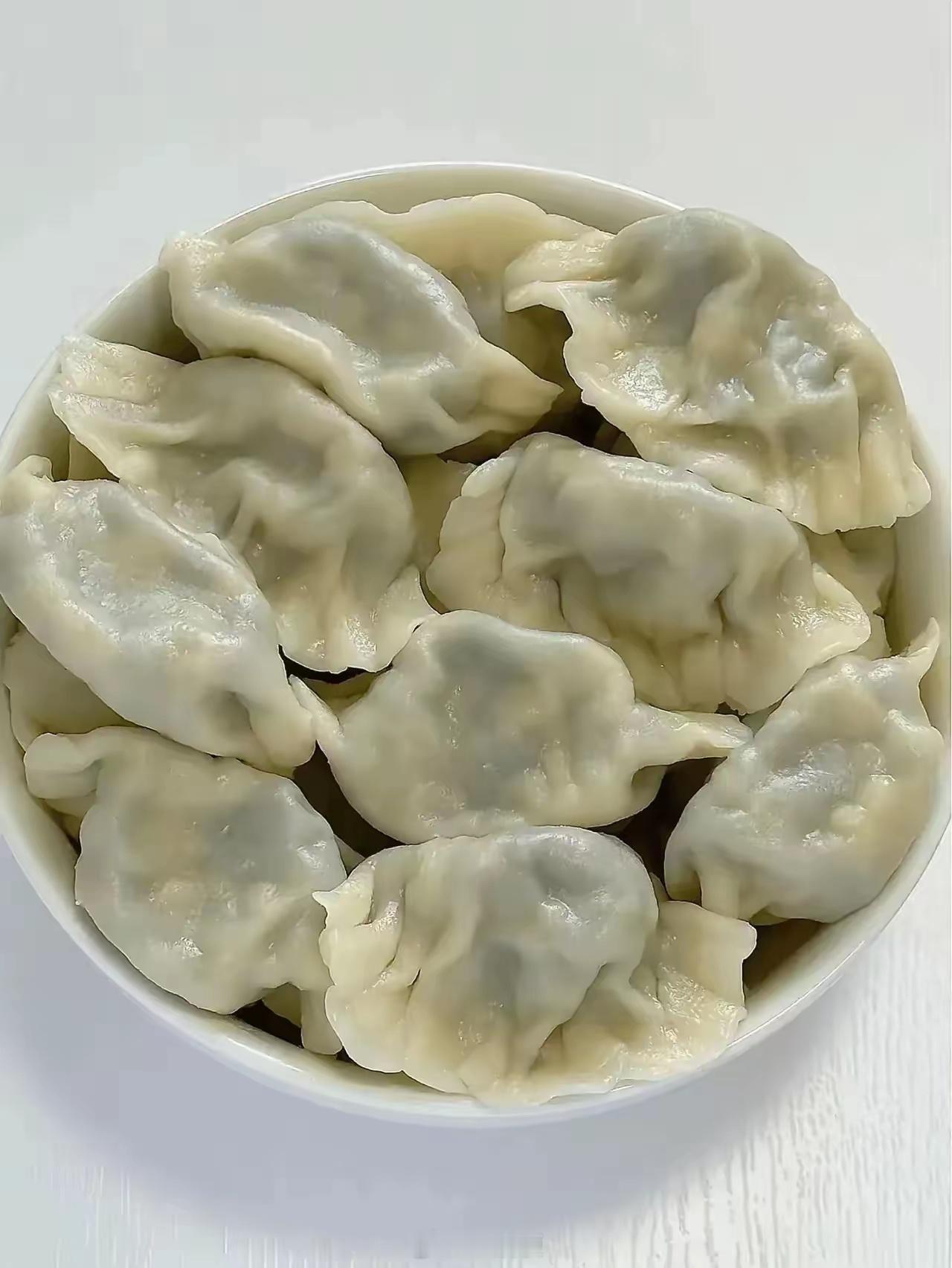 饺子应该在全国都叫“饺子”吧！还没听说饺子有方言的 