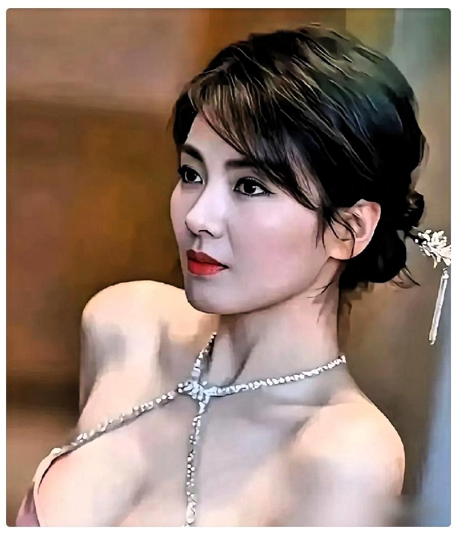 别再吹刘涛是国民贤妻了。
我告诉你，那根本不是爱情叙事，那是一场以血肉为抵押的