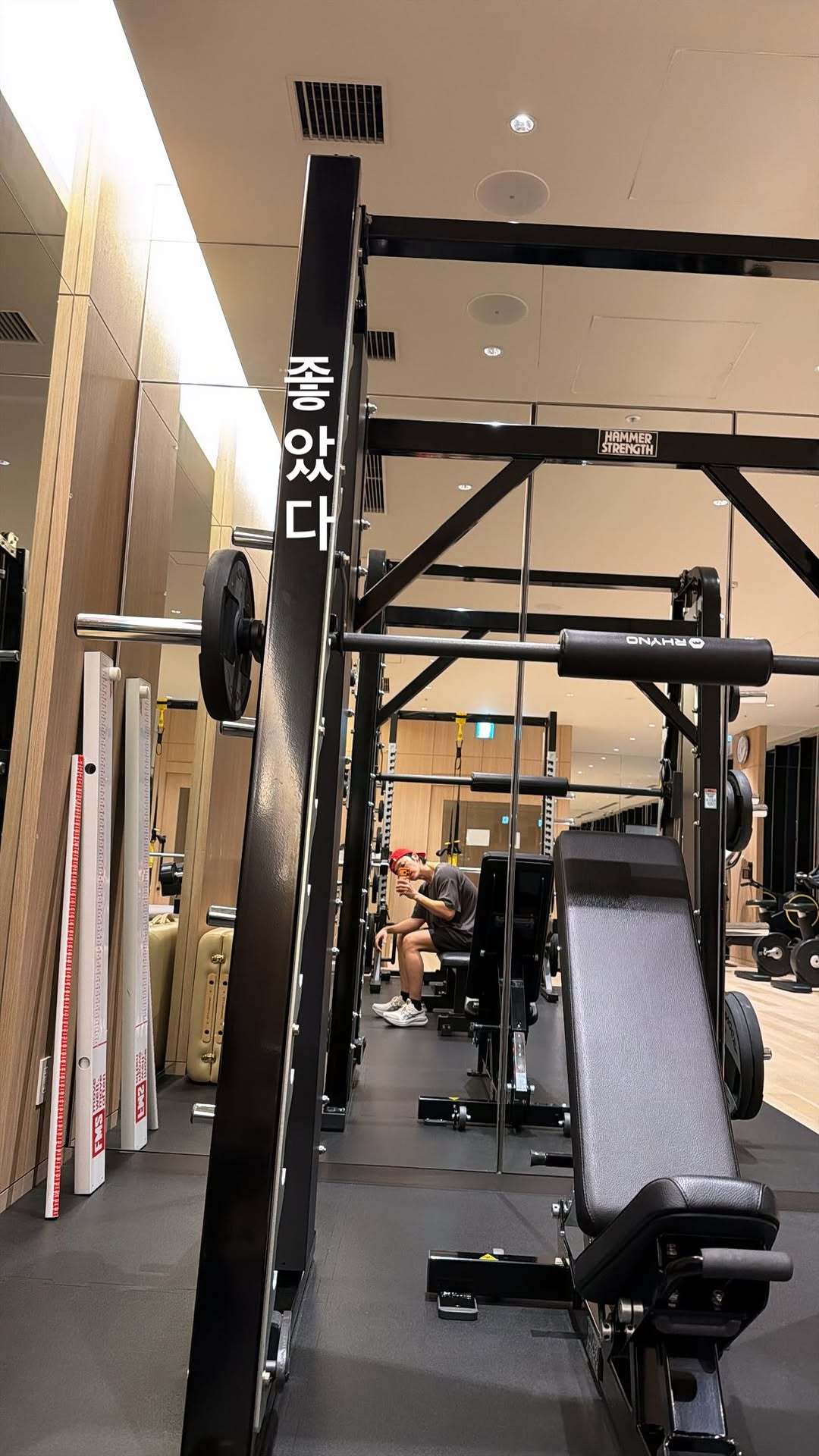 “CB百蓝_。260306李东海 ins story更新：很好 