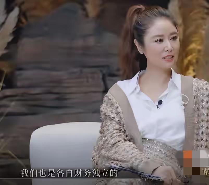 林心如和霍建华
婚姻维系9年恩爱如初
秘诀只有两个字
平等！

1、经济。林心如