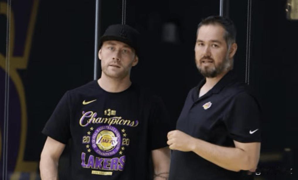 湖人这波操作真是大动干戈啊！据ESPN名记和Shams报道，除了乔伊 - 巴斯和