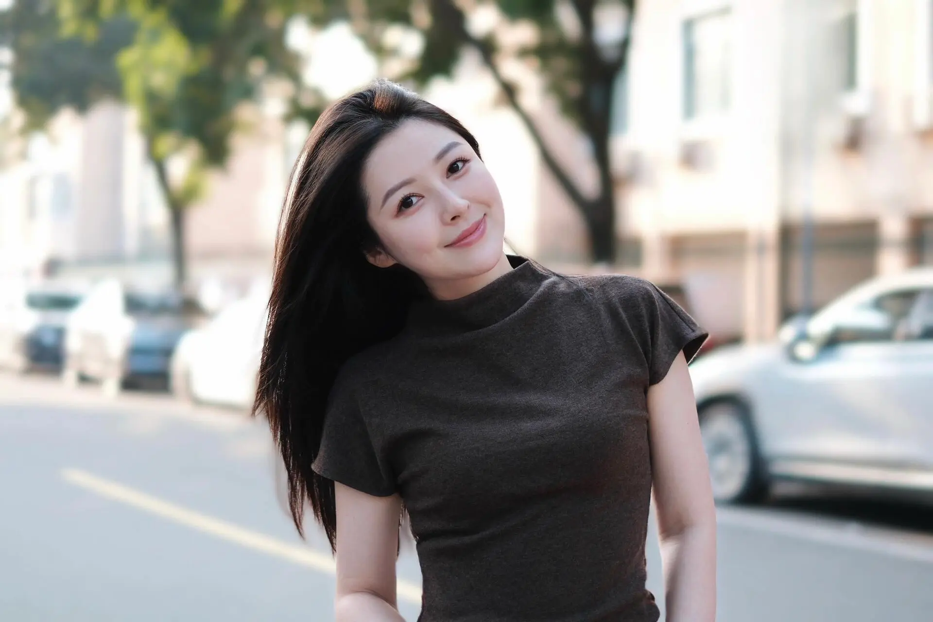 “缘起 在人群中看见你；缘散 看见你在人群中”