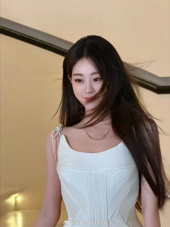 祝绪丹是在交月终总结吧 祝绪丹今天连发5条微博营业，分批放出近七十张美图，姐这是