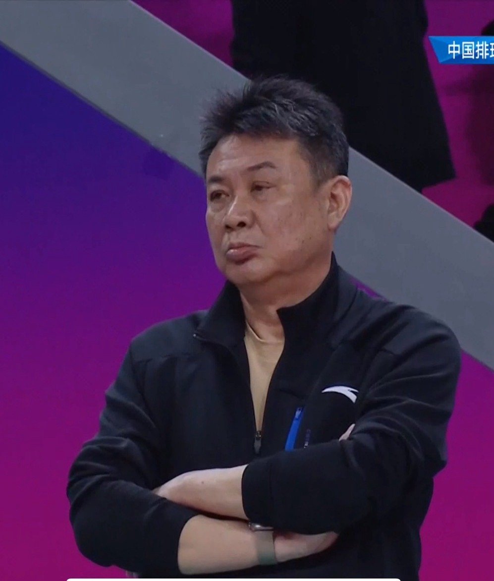 上海女排再次3-0战胜江苏女排夺得25-26赛季总冠军，时隔26年再次登上最高领