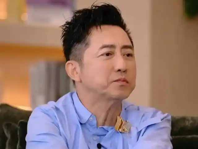 看似秀亲情，实则自曝家丑，庾澄庆偷看儿子直播被弹幕抓包秒退，伊能静辛苦维持十七年