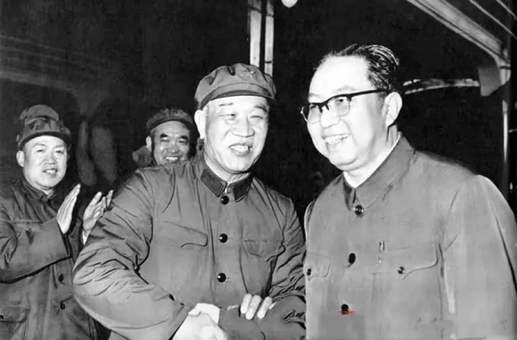【珍贵老照片：华主席1977年视察吉林省】
1977年4月23日至24日，中共中