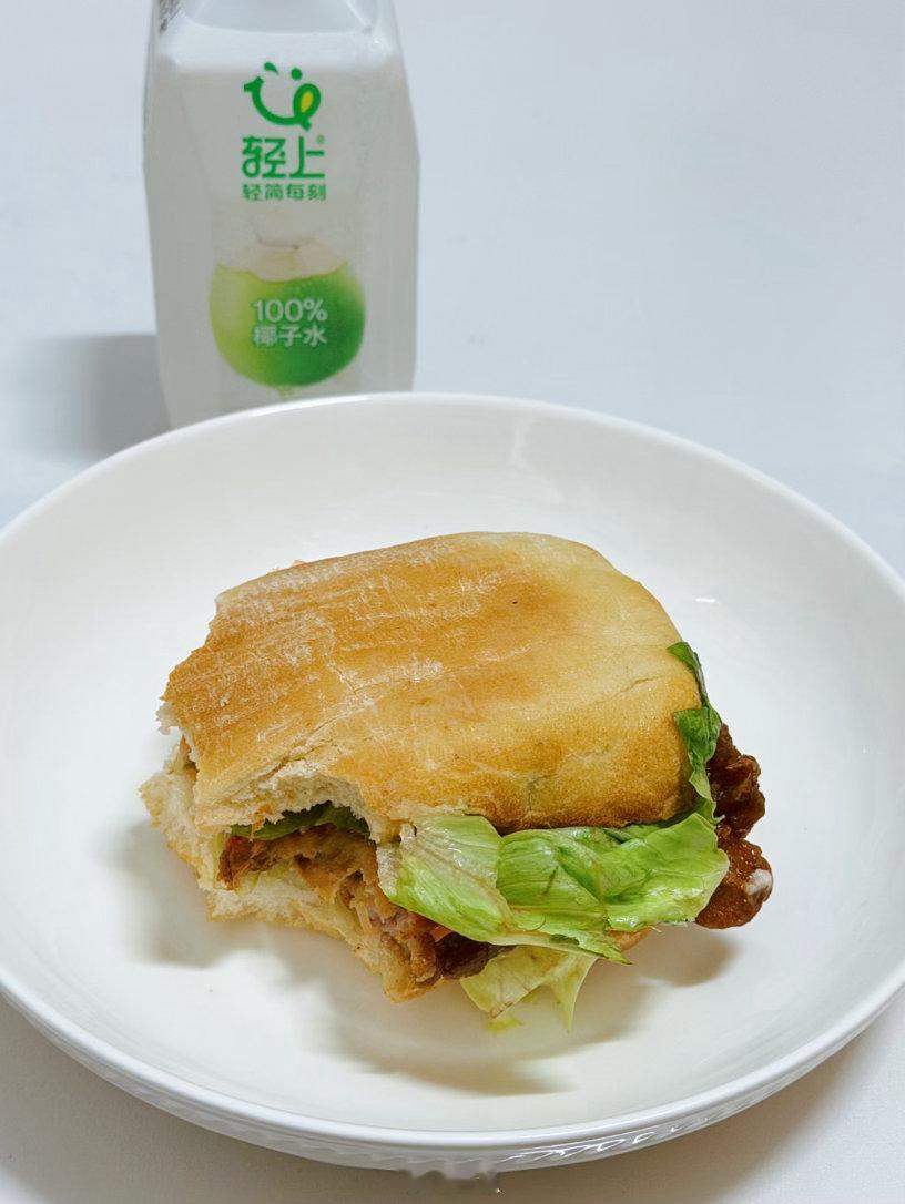 何止是一口啊是4口哈哈哈哈哈哈哈哈 